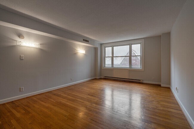 Building Photo - 1101 St Paul St