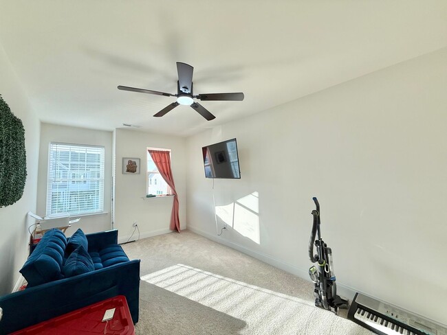 Building Photo - Newly Built 3BD, 2.5BA End Unit Zebulon Townhome in an HOA Community with Premier Amenities