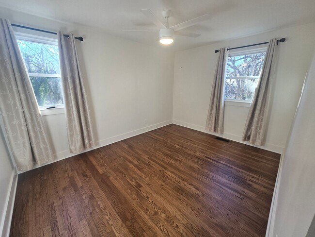 Building Photo - Fully remodeled 3br/2.5ba in Holston Hills