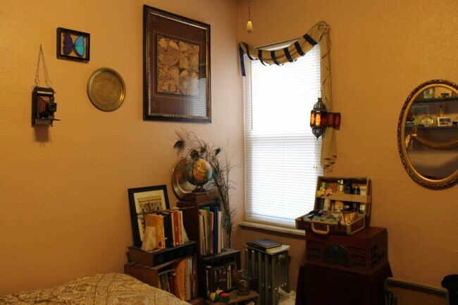 Building Photo - Well-maintained Passyunk Square 3 Bedroom ...
