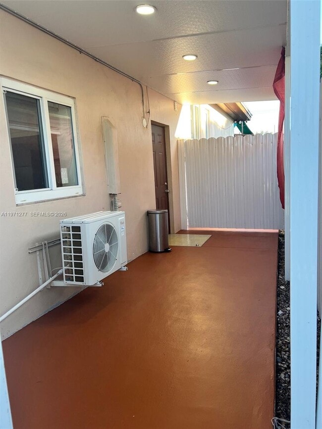 Building Photo - 4050 SW 5th Terrace