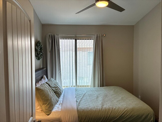 Building Photo - 13717 N 80th Ave