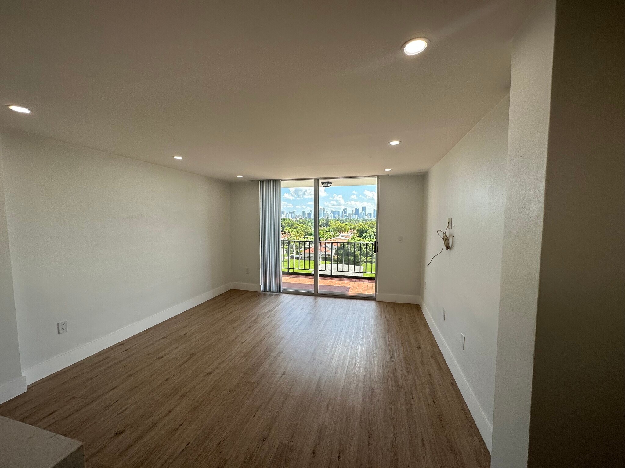 Building Photo - 1400 SW 27th Ave