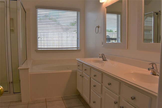 Building Photo - 15318 Ochre Leaf Trail