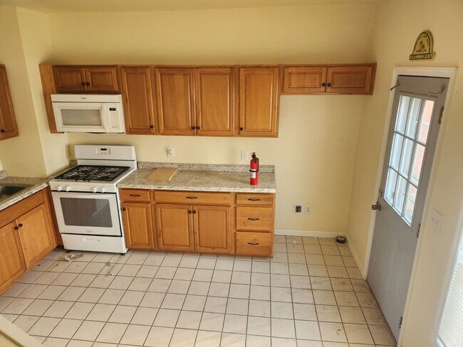 Building Photo - 413-415-415 N 6th Ave