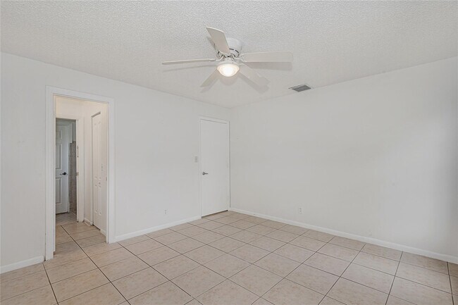 Building Photo - 2831 NW 51st Terrace