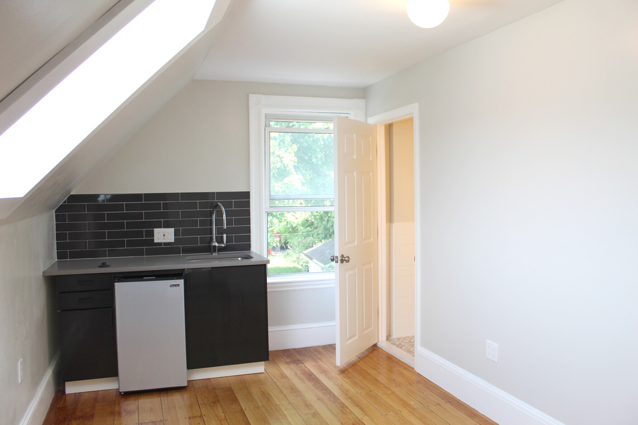 Building Photo - 61 Wenham St