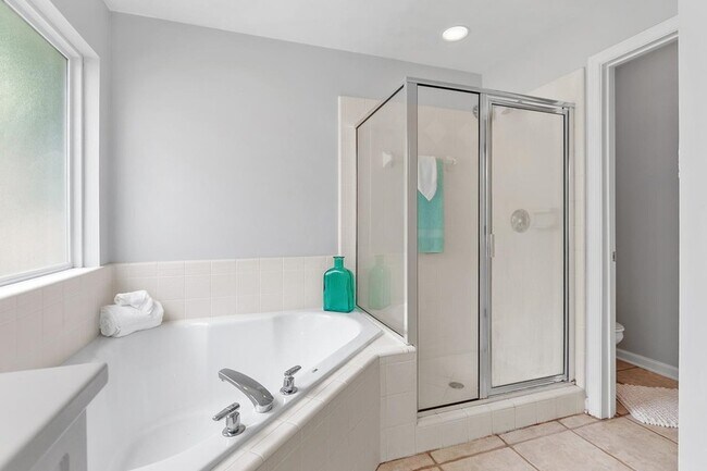 Building Photo - 2521 Heathrow Dr