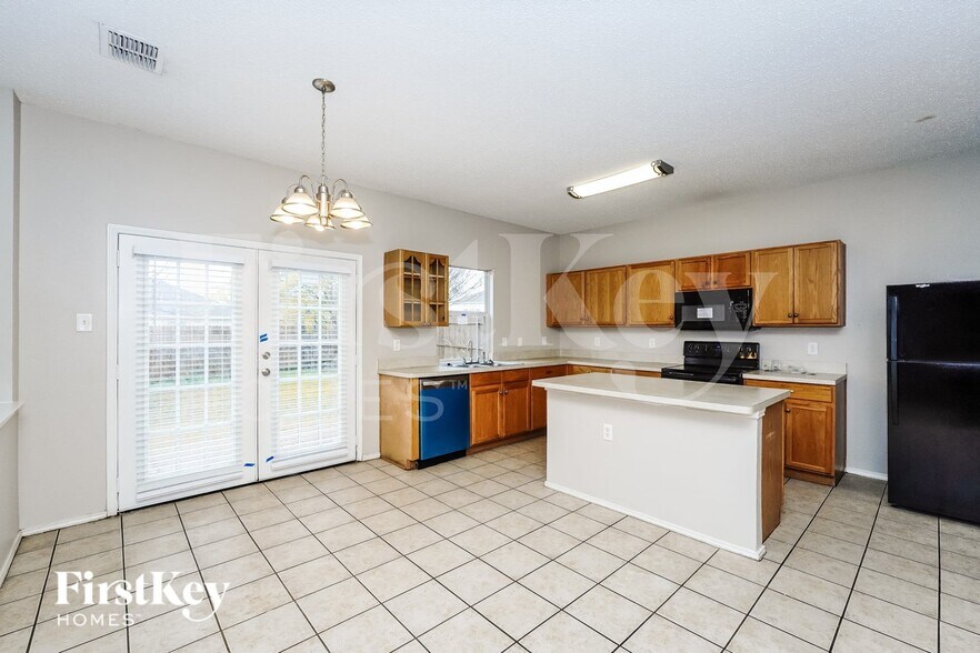 Building Photo - 7401 Snow Ridge Dr