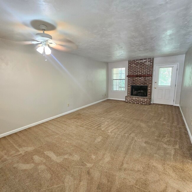 Building Photo - 2927 Woodrich Dr