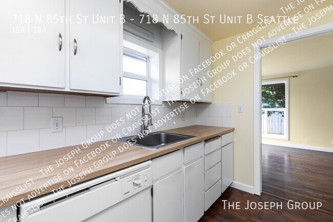 Building Photo - 718 N 85th St