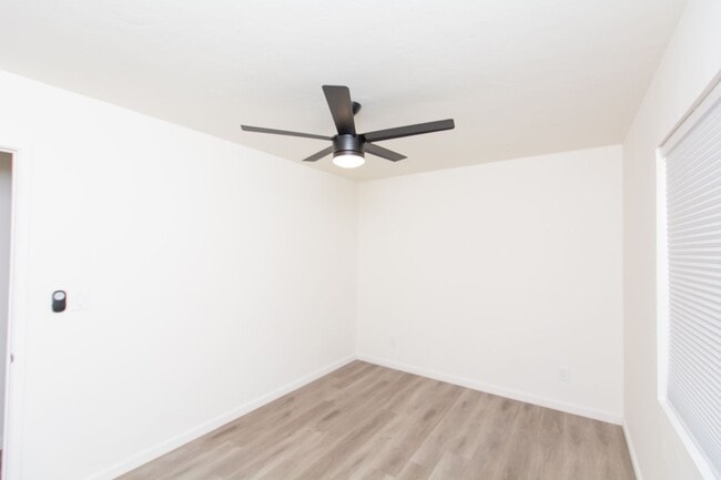 Building Photo - 4BR/2BA Home with Modern Updates/Private Y...