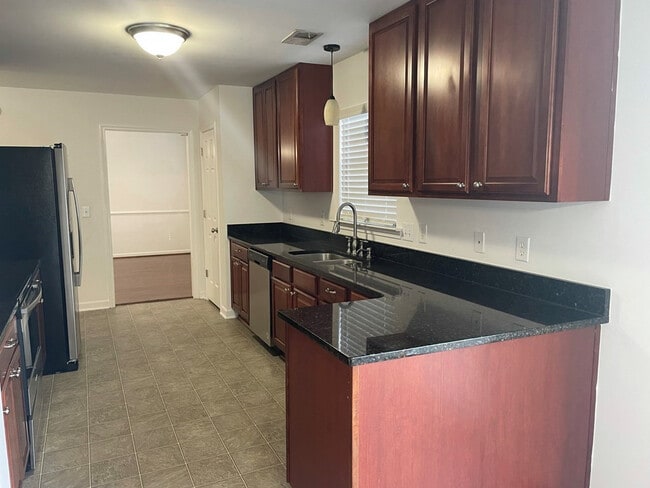 Building Photo - 3215 Lauderdale Ln