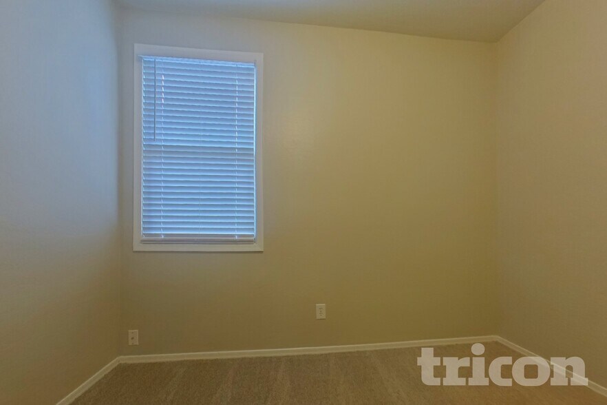 Building Photo - 3210 N 302nd Ct