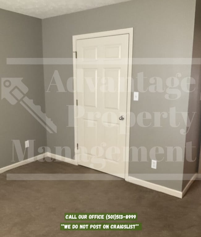 Building Photo - 2730 York Ln