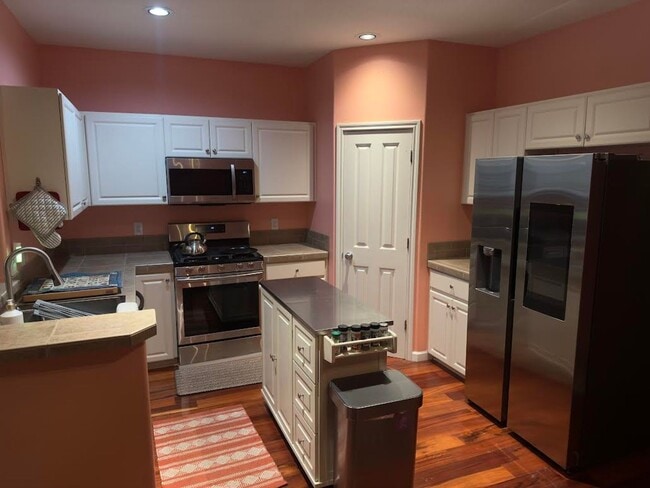 Building Photo - Beautiful Townhome Available in Prestigious Arbor Woods at Murrayhill