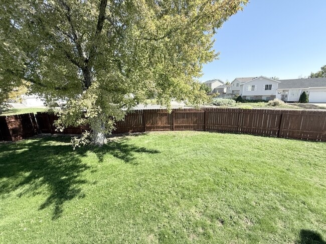 Building Photo - 2022 N 850 W