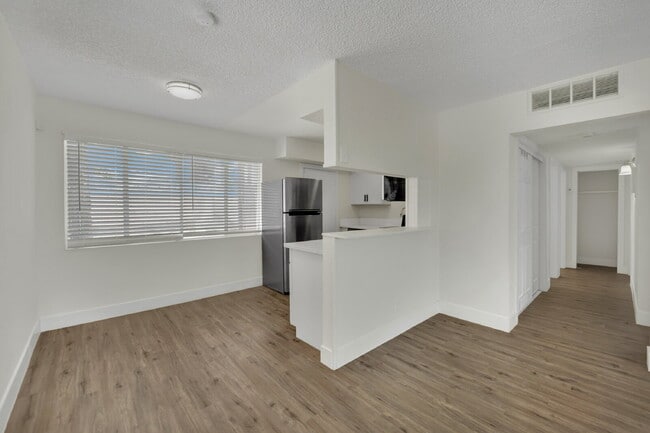 Building Photo - 1304 Rexford Pl