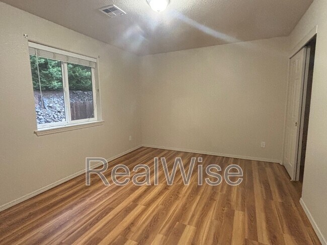 Building Photo - 175 Barron Ct