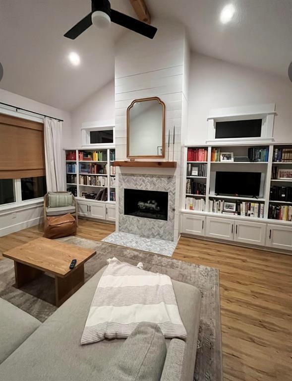 Building Photo - 303 Austin St