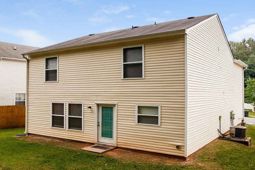 Building Photo - 1018 Allegiance Dr