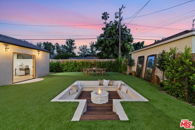 Building Photo - 14742 Weddington St