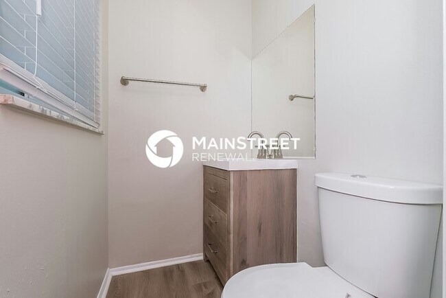 Building Photo - 4 Bedroom Pet-Friendly Home in LARGO, FL with Main Street Renewal