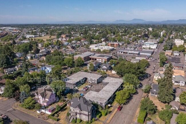 Building Photo - 205 6th Ave SE