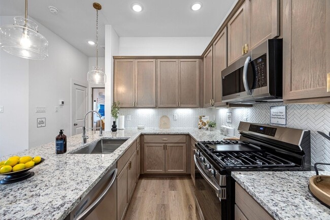 Building Photo - 1540 W Tidwell Rd