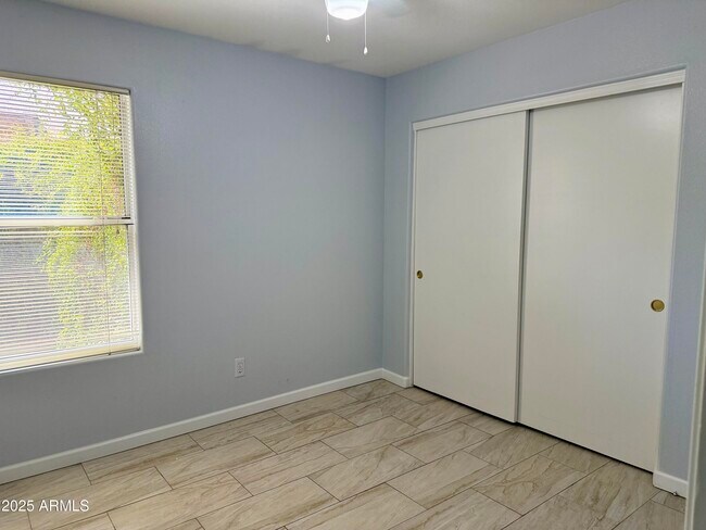 Building Photo - 4019 W Fallen Leaf Ln