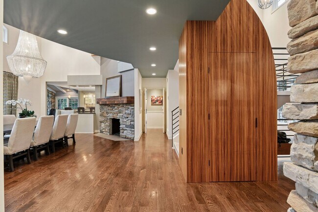 Building Photo - Minnetonka Lakeshore