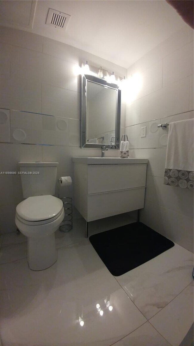 Building Photo - 2501 S Ocean Dr