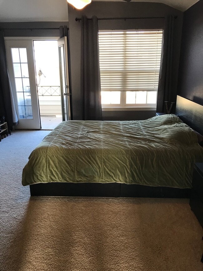 Building Photo - Beautiful 2 Bedroom/2 Bathroom Townhome in Kensington Estates