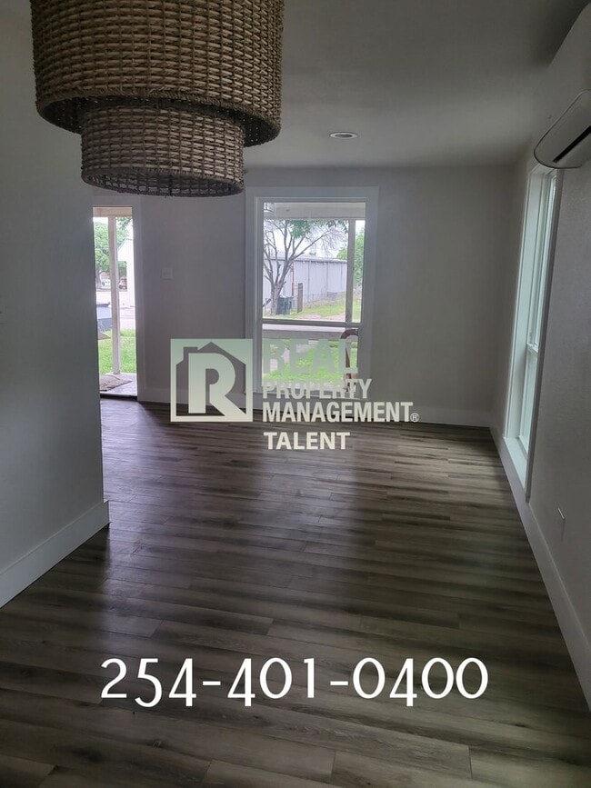 Building Photo - 1213 S 37th St