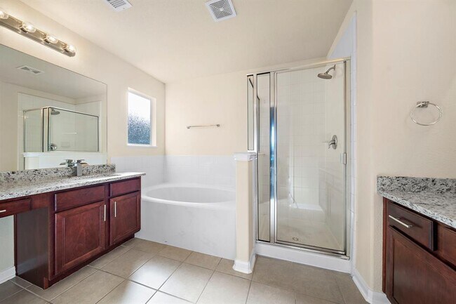 Building Photo - 2407 Lacyberry St