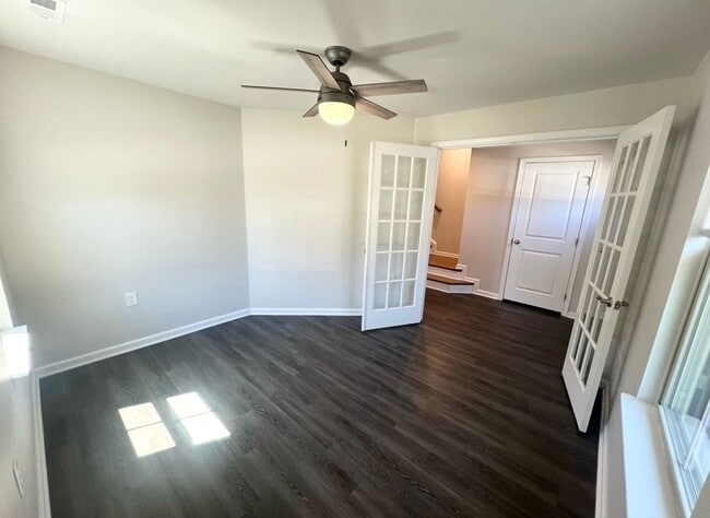 Building Photo - Beautiful End-Unit Townhome