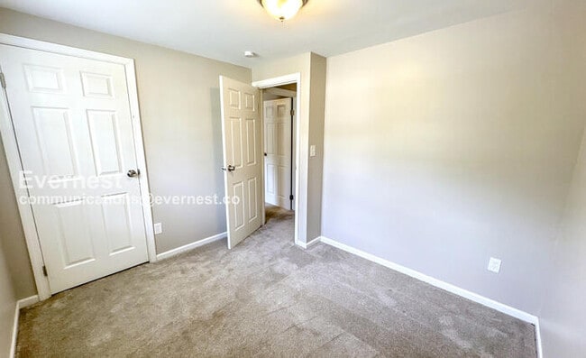 Building Photo - 588 Catskill Dr