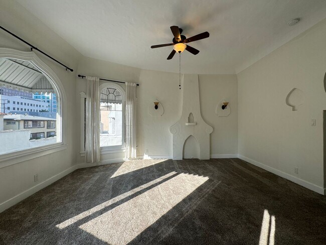 Building Photo - Welcome to Your New Home: Stunning Apartments in Orange St.