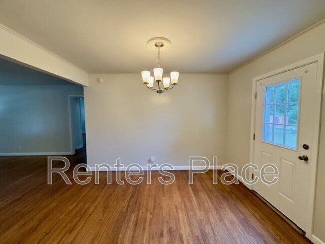 Building Photo - 208 E 45th Pl