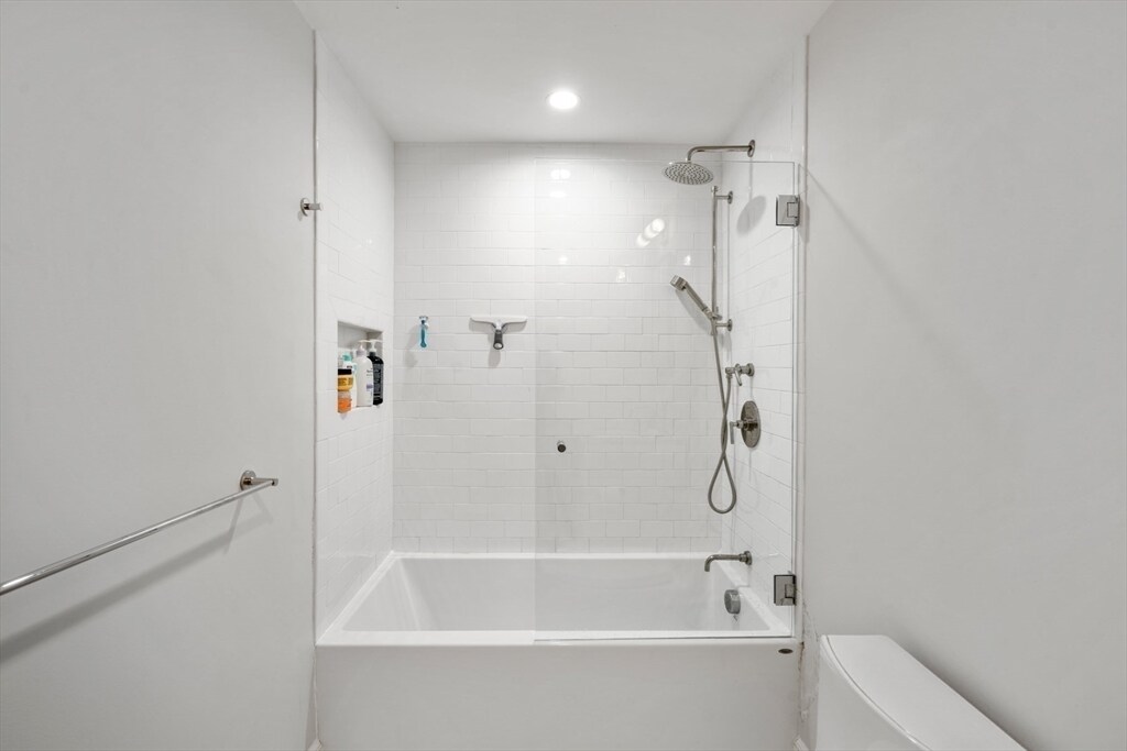 Building Photo - 403 Marlborough St