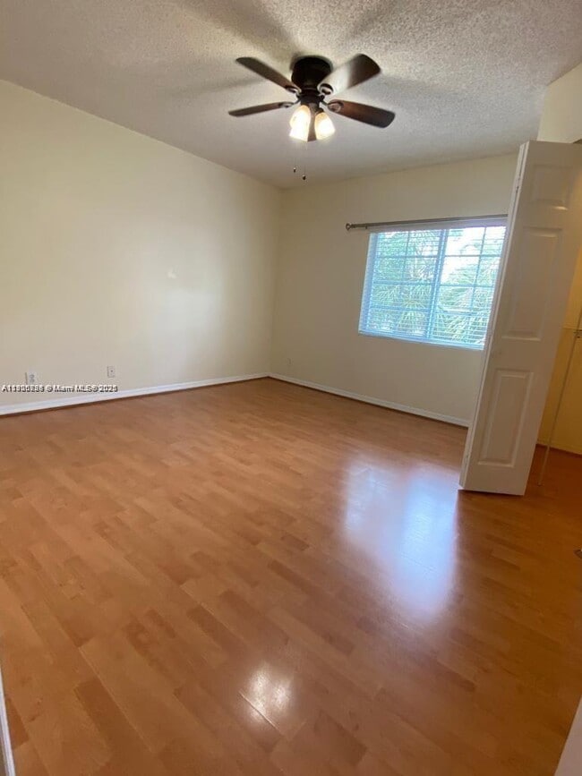 Building Photo - 2142 Madeira Dr