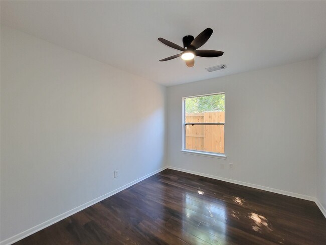 Building Photo - 5810 Forest Land Dr