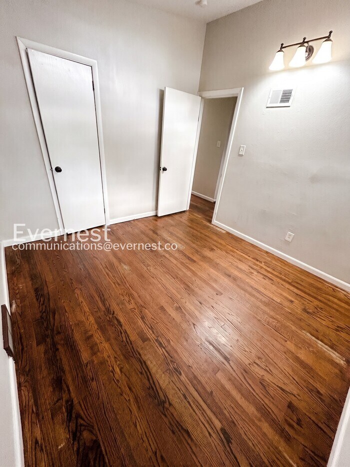 Building Photo - 1130 Trampe Ave