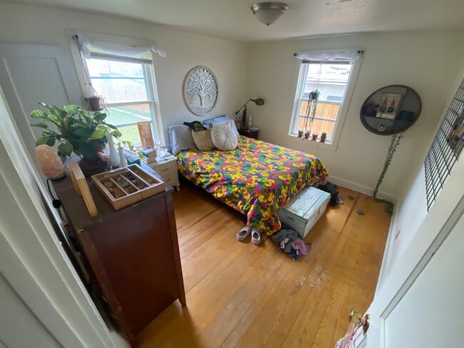 Building Photo - Quiet Corner Lot House with Large Backyard