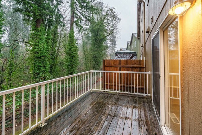 Building Photo - Recently Updated 3 Bedroom 2.5 Bath Duplex - Located in Convenient Hazel Dell Neighborhood