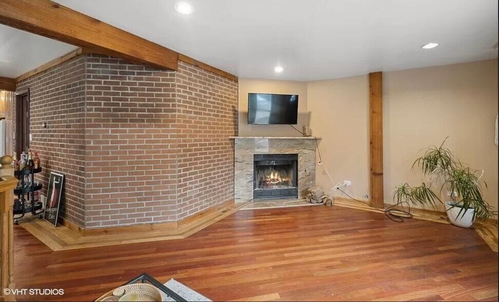 LivingRoom2 - 1622 N Sedgwick St
