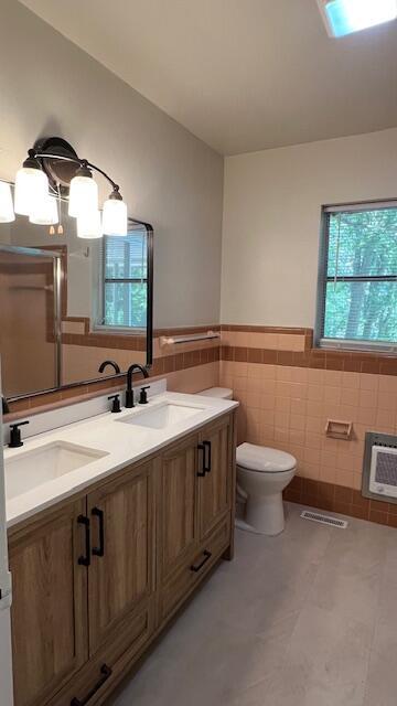 Building Photo - 2400 Walnut Dr NW