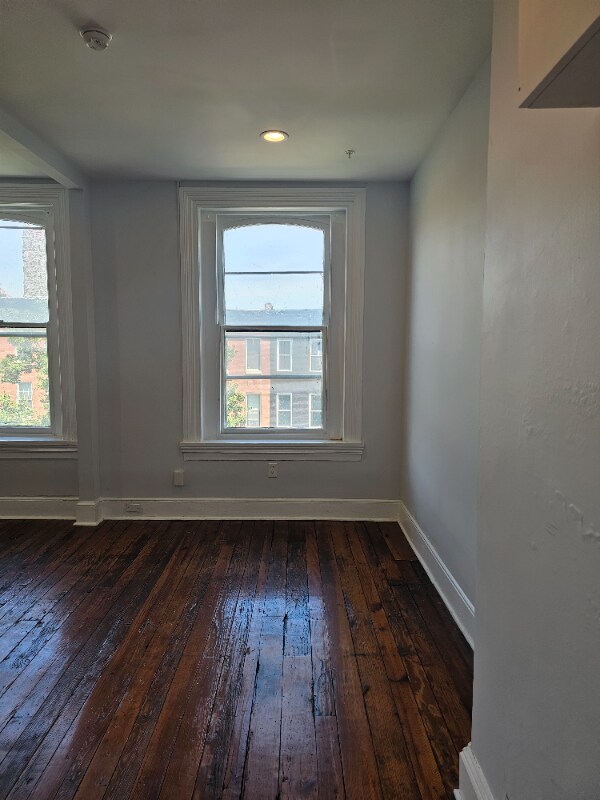 Building Photo - 2116 N Charles St