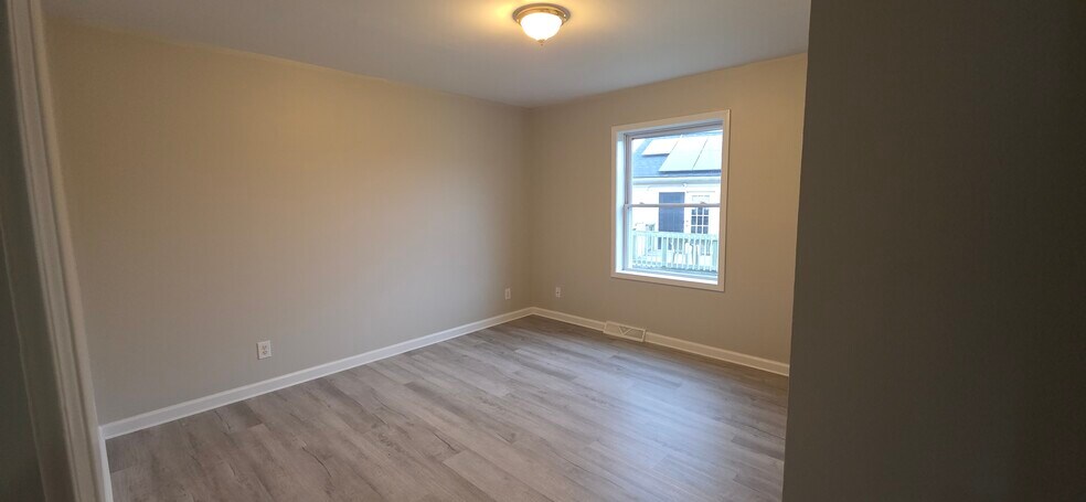 Building Photo - 10 Susquehanna Dr