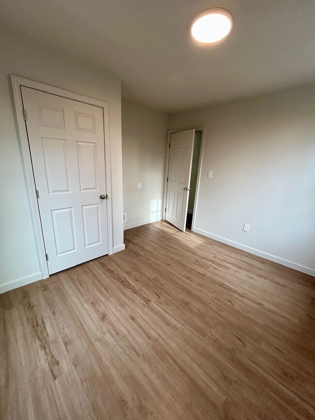 Building Photo - 1423 Mitchell Ave